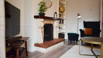 20-inch flat-screen TV with digital channels, TV, fireplace