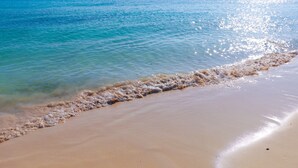 A beach with clear water and a sandy shore. - Rakuten STAY Villa Miyakojima (Miyakojima)
