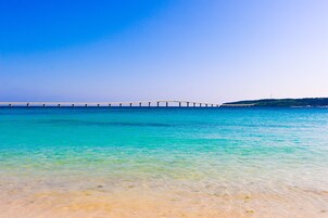 Una playa cerca