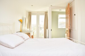 Hus (3 Bedrooms) | 3 soverom, strykejern/-brett, wi-fi (inkludert) og sengetøy