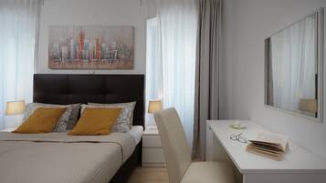 Comfort-Apartment, Stadtblick | Zimmersafe, Schreibtisch, Bügeleisen/Bügelbrett, kostenloses WLAN