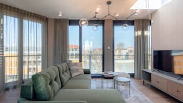 Executive-svíta - 2 svefnherbergi - borgarsýn | Sjónvarp