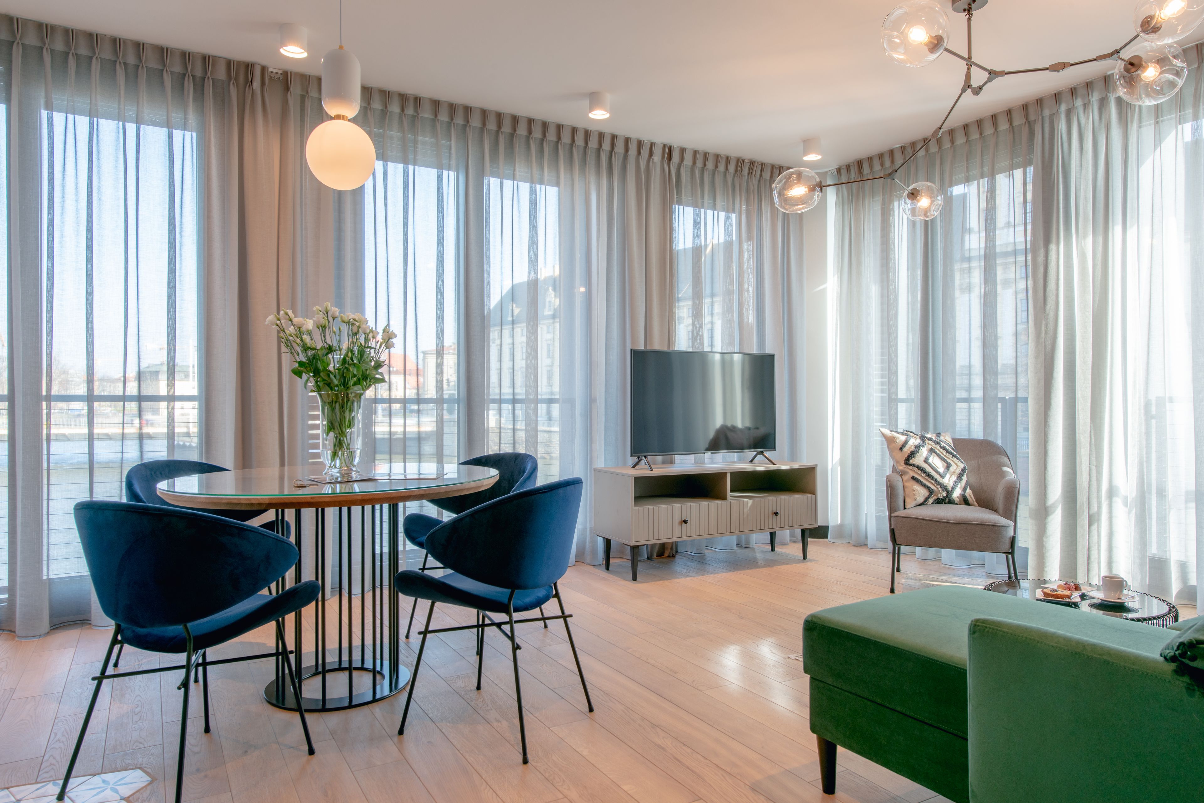 Suite – premier, 1 soverom, elveutsikt | Spiseområde på rommet