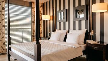 Svit Deluxe - 2 sovrum - utsikt mot floden | 1 sovrum, allergitestade sängkläder och värdeförvaringsskåp på rummet