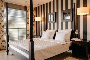 デラックス スイート 2 ベッドルーム リバービュー | 低刺激性寝具、セーフティボックス (室内)、客室ごとに異なる装飾、客室ごとに異なるインテリア