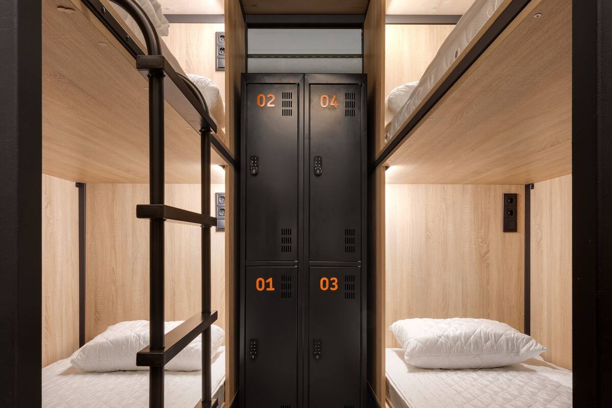 Hypo-allergenic bedding, free WiFi, bed sheets
