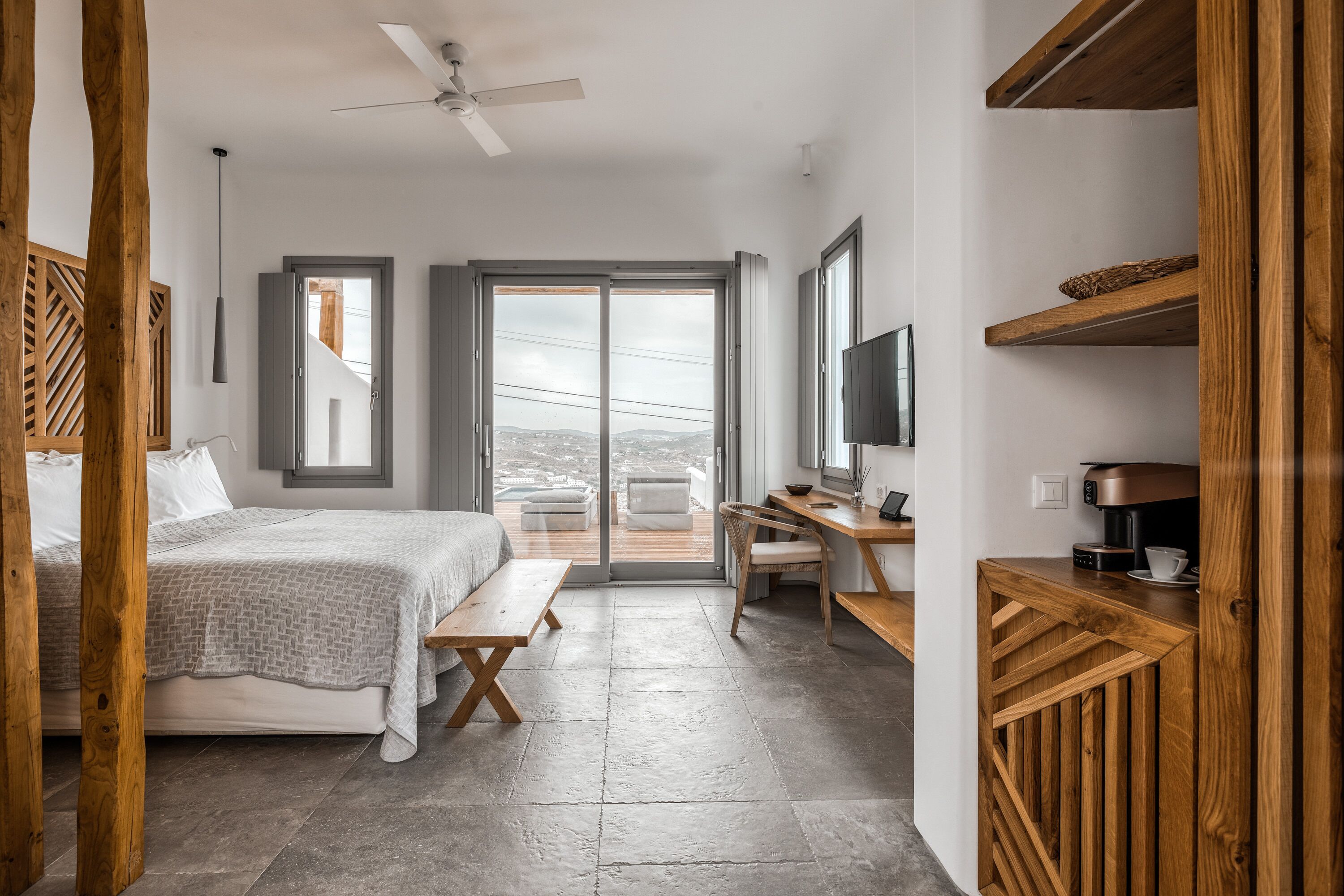 豪華套房, 按摩浴缸, 海景 | 1 間睡房、迷你吧、房內夾萬、書桌