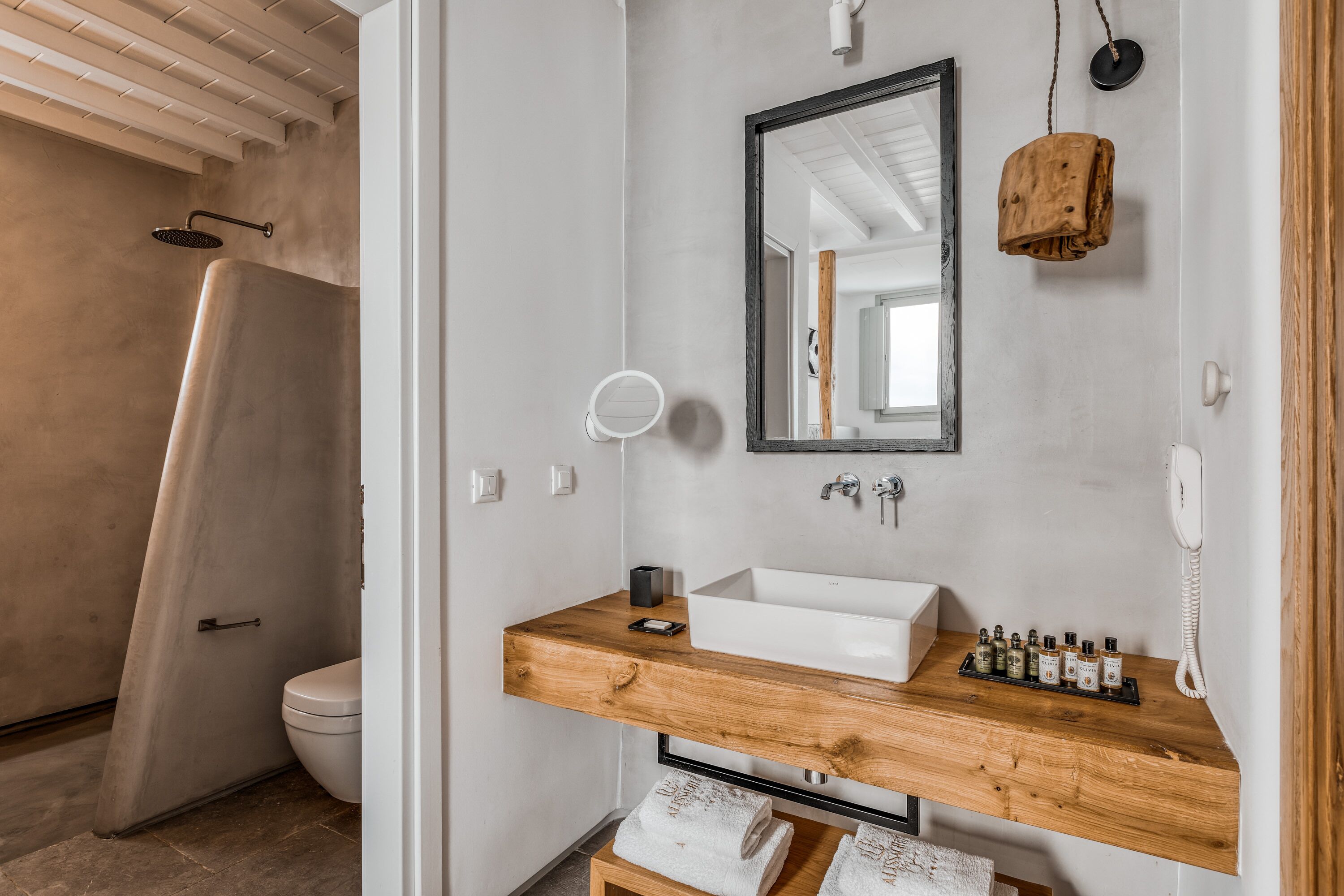 Executive Suite, 1 King Bed with Sofa bed, Jetted Tub, Sea View | Bathroom | Shower, rainfall showerhead, free toiletries, hair dryer