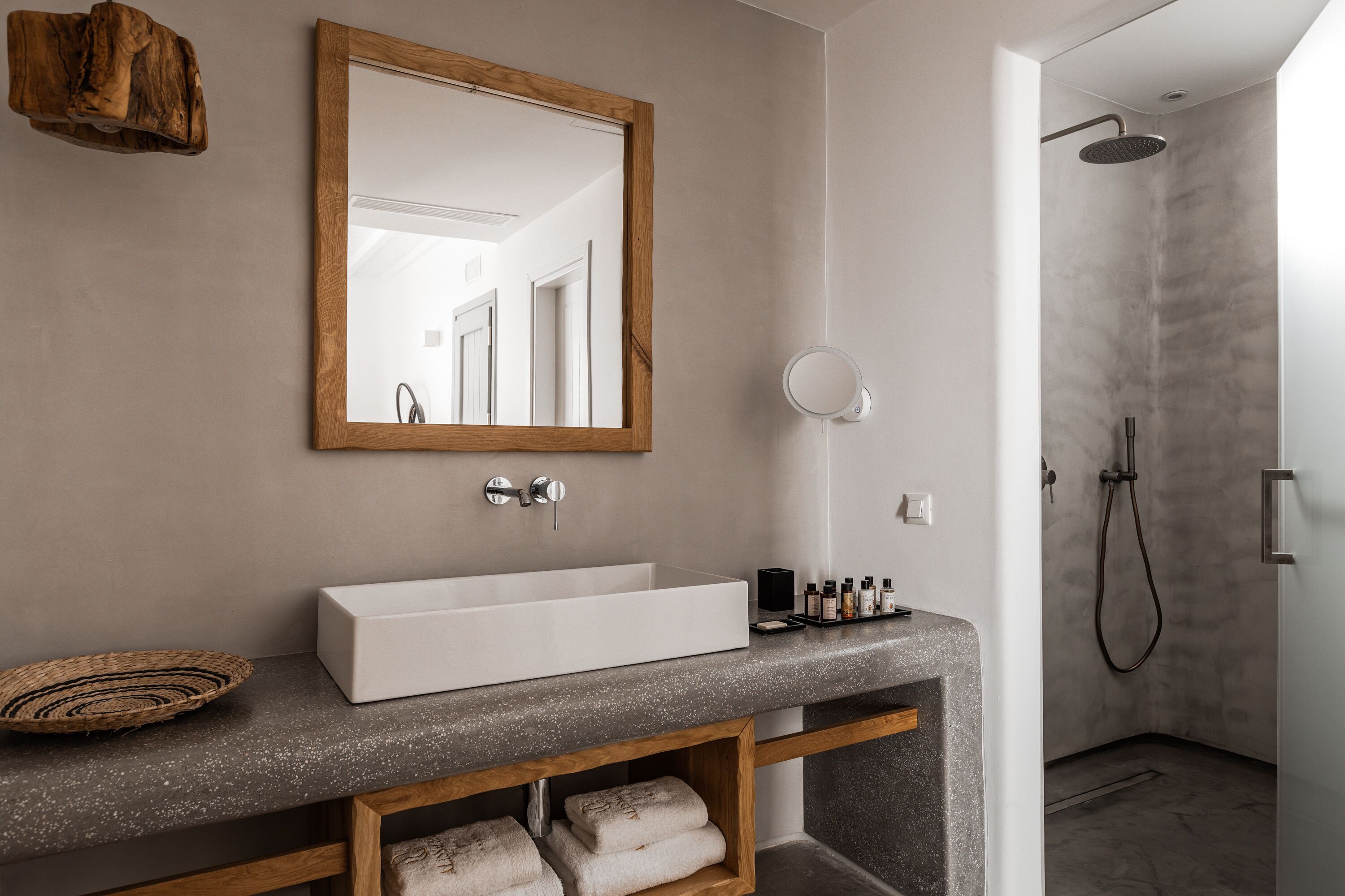 Deluxe Suite, Jetted Tub, Sea View | Bathroom