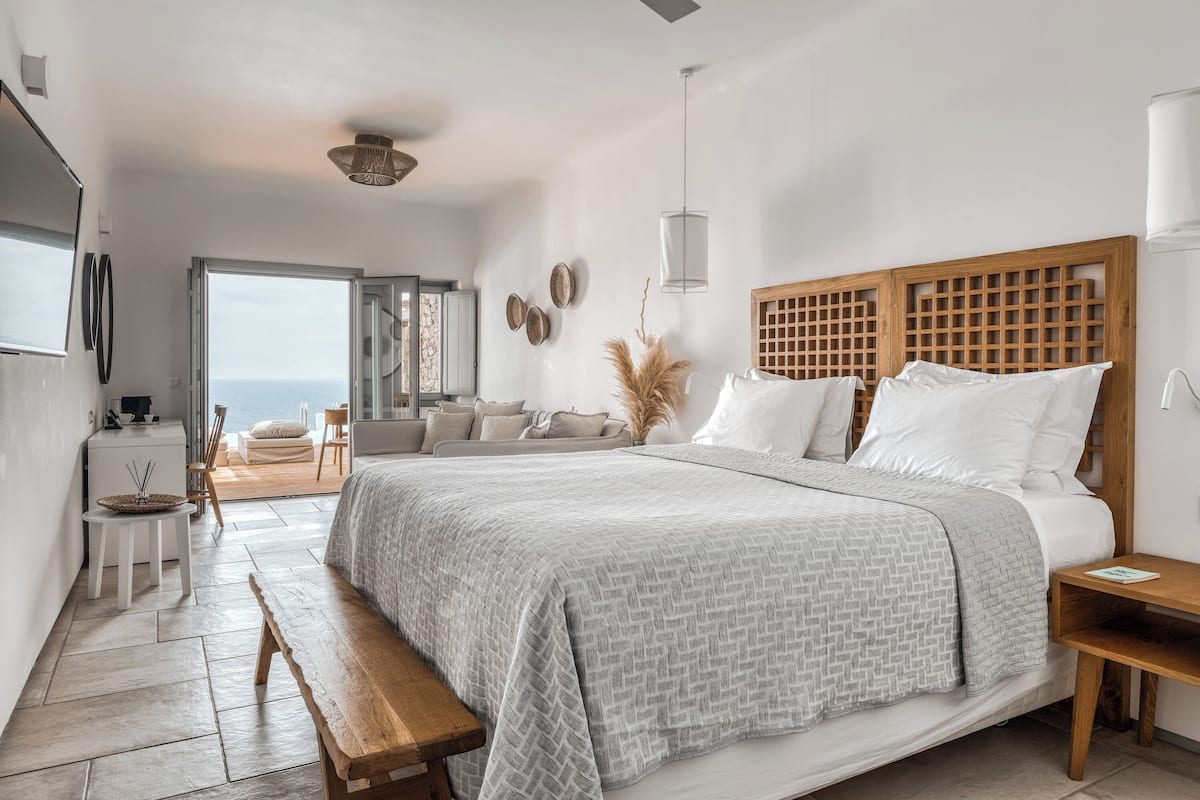 Suite – premium, privat basseng, sjøutsikt | 1 soverom, minibar, safe på rommet og skrivebord