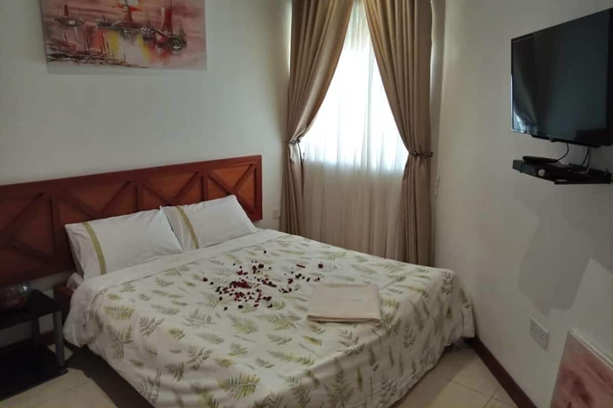 In-room safe, desk, soundproofing, iron/ironing board