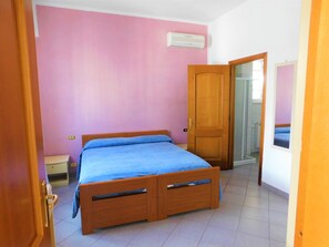 Comfort Double Room, 1 Queen Bed | 1 bedroom, free WiFi, bed sheets - Albergo Locanda Maria (Ameglia)