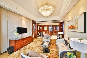 Suite, 2 Bedrooms | Premium bedding, down comforters, in-room safe, desk