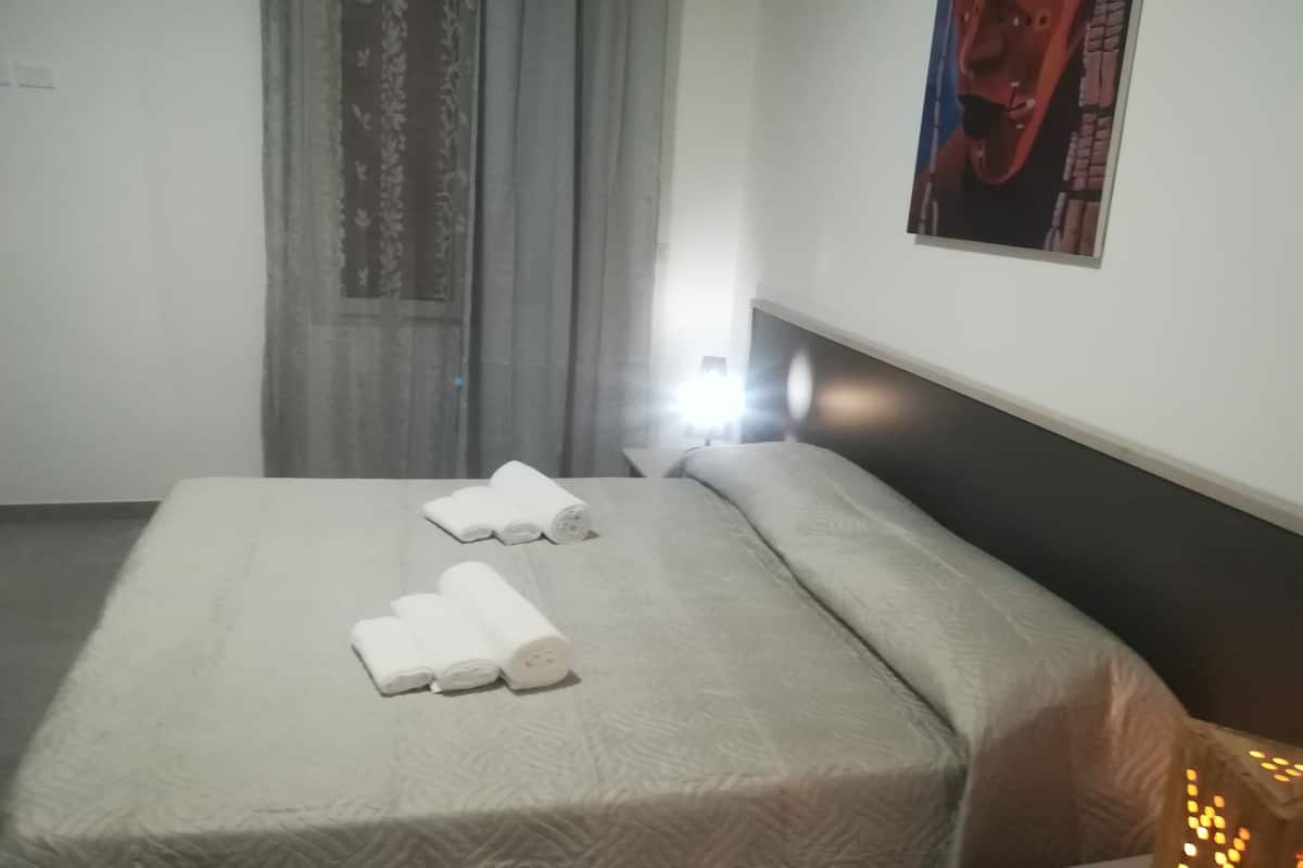 Comfort Double Room | Minibar, desk, soundproofing, iron/ironing board (on request)