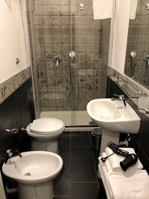 1 chambre, coffres-forts dans les chambres, ameublement personnalisé