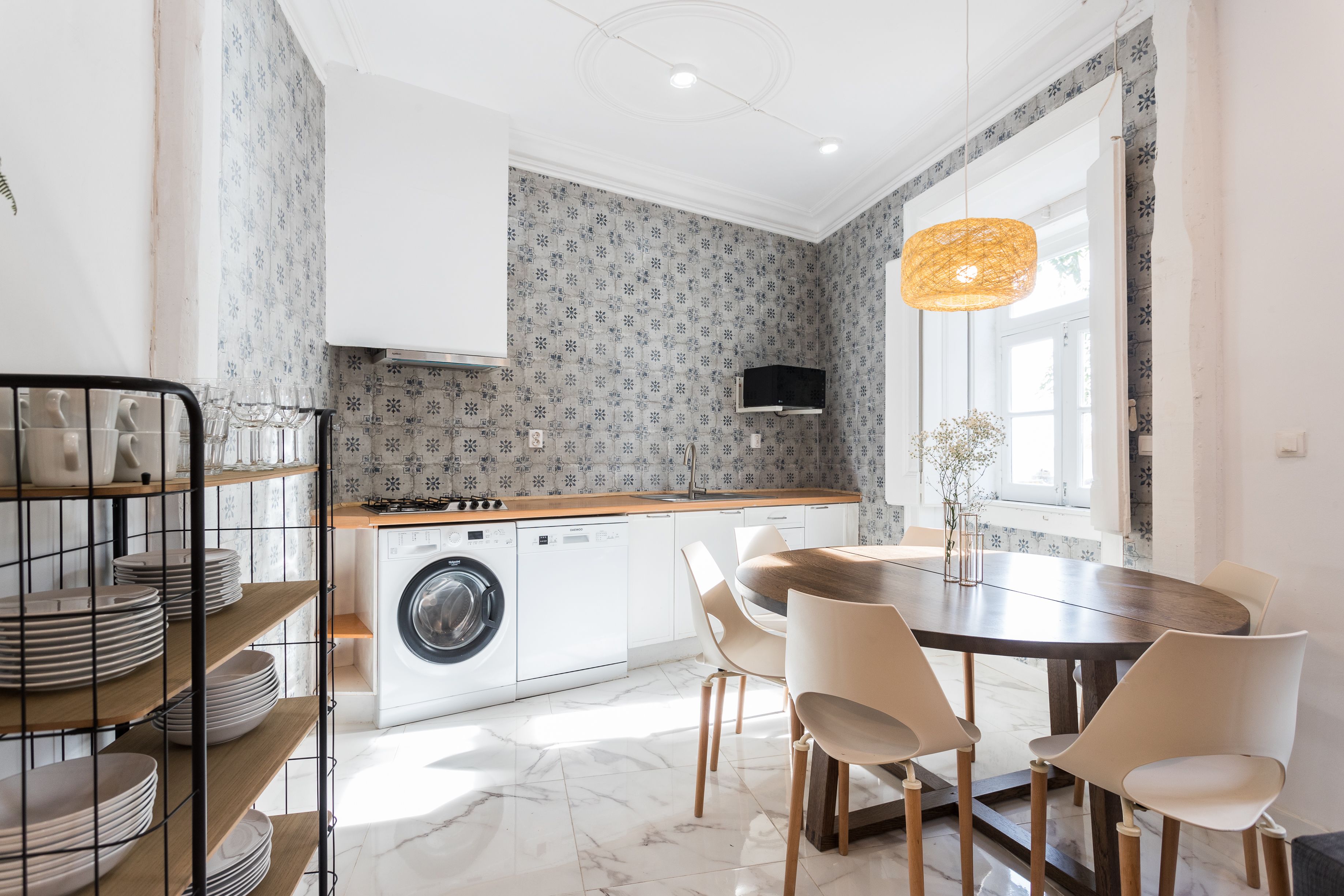 Appartement | Cuisine privée | Grand réfrigérateur, micro-ondes, four, plaque de cuisson