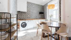 Căn hộ | Bếp riêng | Dụng cụ pha cà phê/trà, tủ lạnh, lò vi sóng, lò nướng 