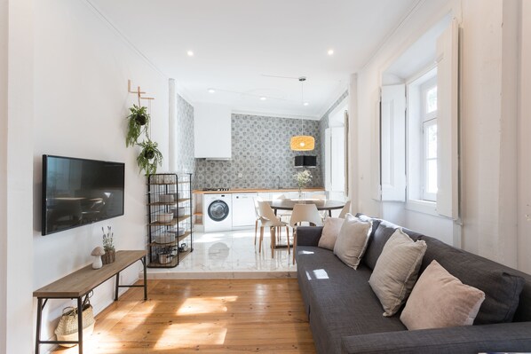 Apartemen | Area keluarga | TV plasma