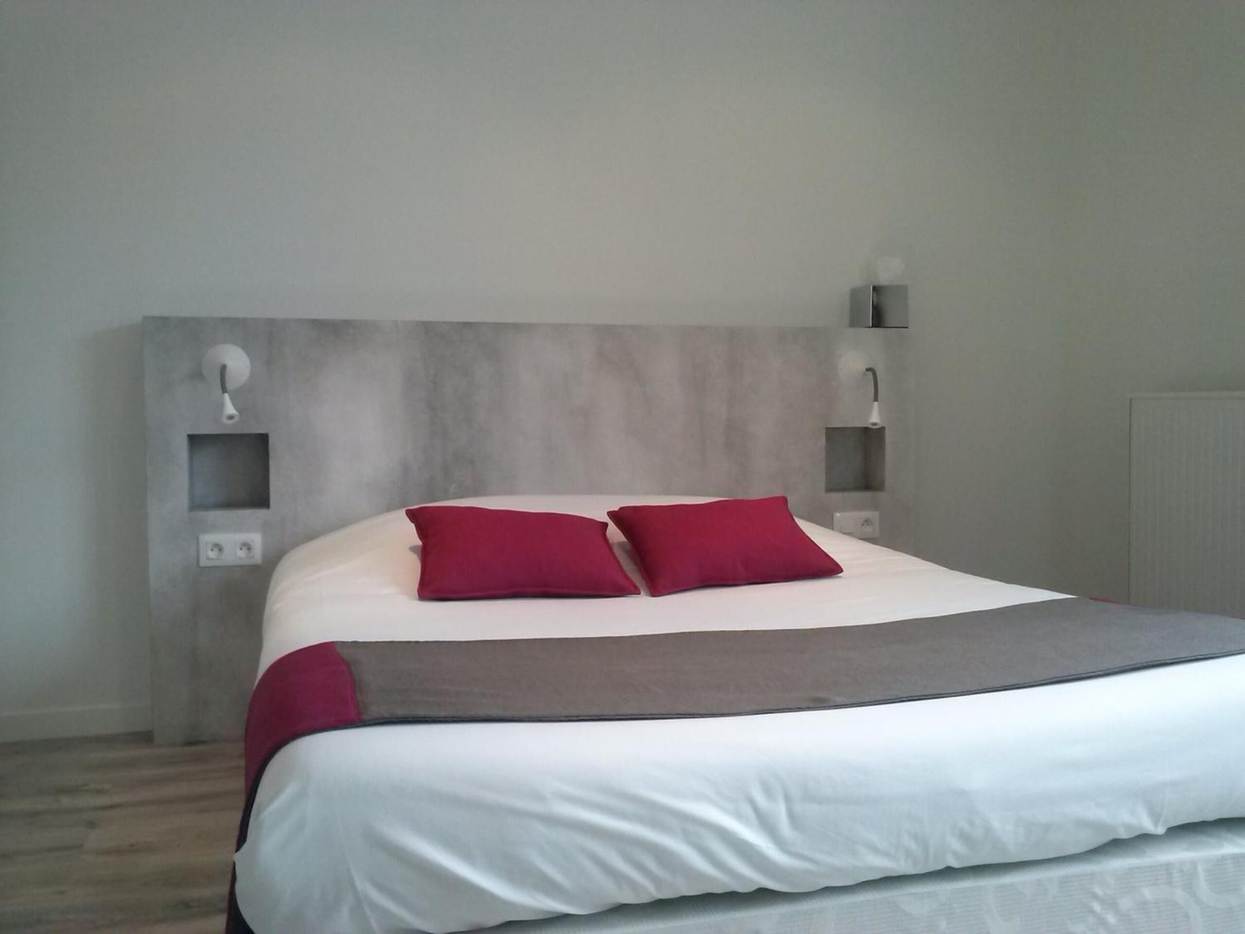 Escritorio, insonorización, wifi gratis y ropa de cama 