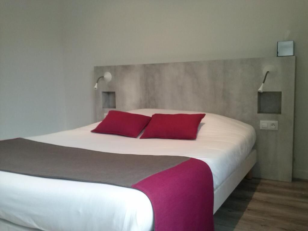 Bureau, chambres insonorisées, Wi-Fi gratuit, draps fournis