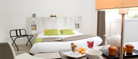 Double Room | Desk, soundproofing, free WiFi, bed sheets