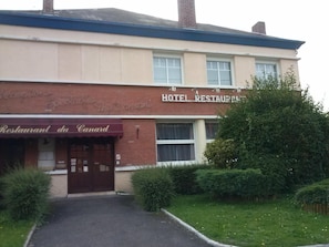 Exterior - Hotel Restaurant Du Canard (Hangest-sur-Somme)
