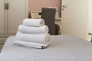 Comfort Double or Twin Room, Courtyard View (Miglio d'Oro) | 1 bedroom, minibar, in-room safe, individually furnished - L'Acchiappasogni Vesuviano (Portici)
