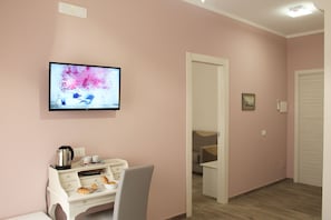 Superior Quadruple Room, Ensuite, Courtyard View - L'Acchiappasogni Vesuviano (Portici)
