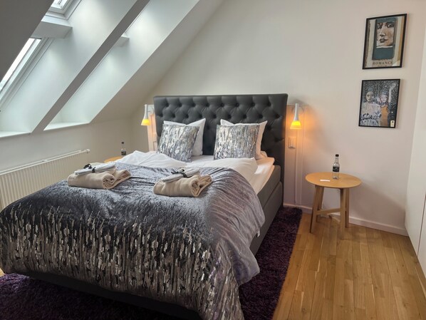 Lyxsvit - 1 sovrum - utsikt mot staden | 1 sovrum, sängtillbehör av högsta kvalitet, duntäcken och bäddmadrasser