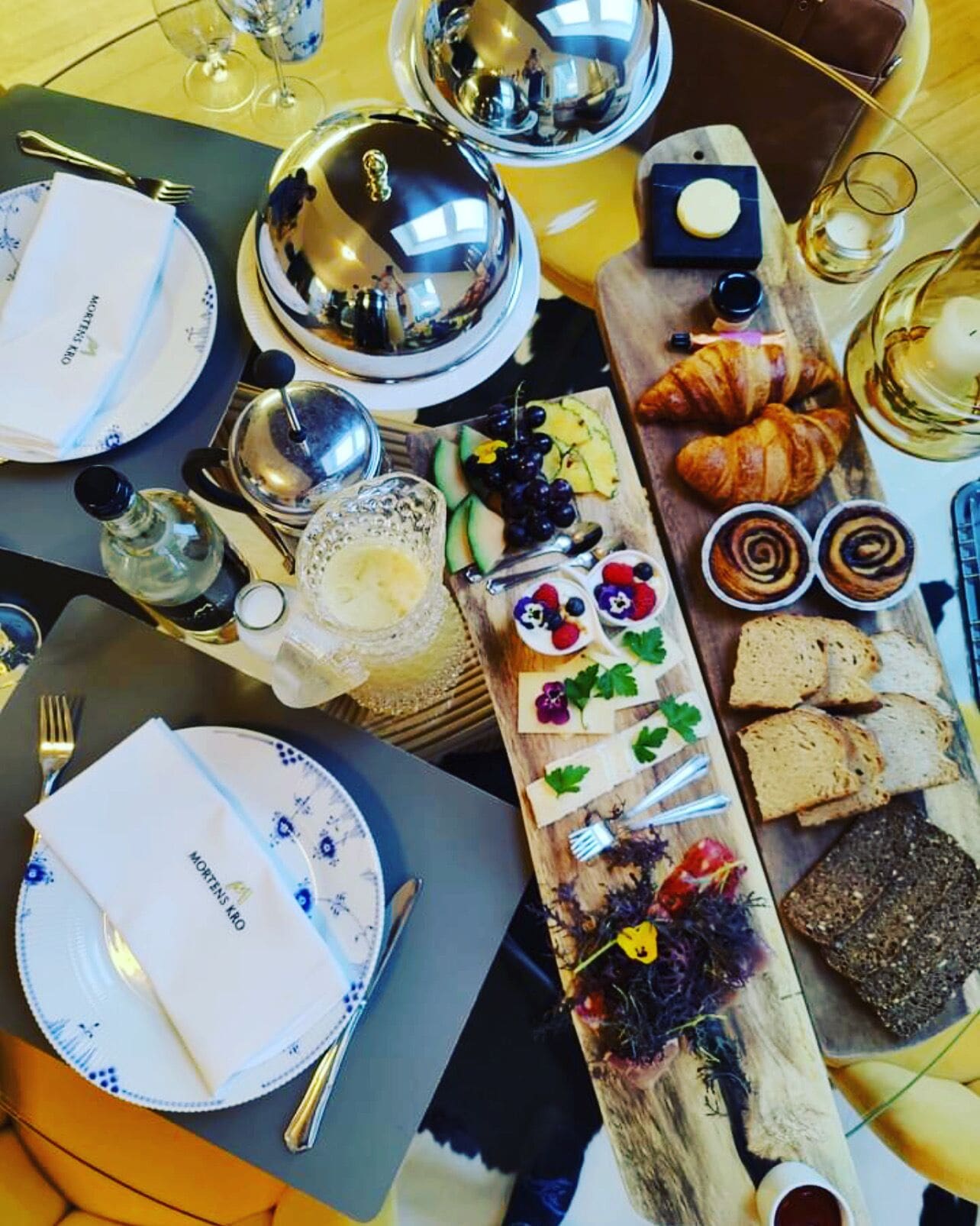 free daily cooked-to-order breakfast