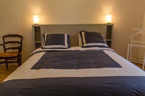 Individually decorated, individually furnished, desk, blackout curtains - Chateau Ol Puech (Vic-sur-Cere)