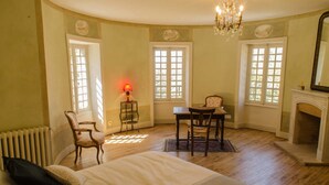 Suite (La Tour) | Desk, blackout drapes, iron/ironing board (on request), cribs (free) - Chateau Ol Puech (Vic-sur-Cere)
