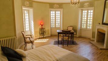 Suite (La Tour) | Décoration personnalisée, ameublement personnalisé, bureau