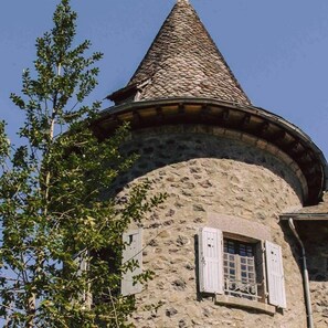 Exterior detail - Chateau Ol Puech (Vic-sur-Cere)
