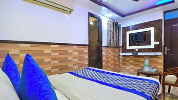 Deluxe Room, Non Smoking | Individually furnished, desk, soundproofing, free WiFi