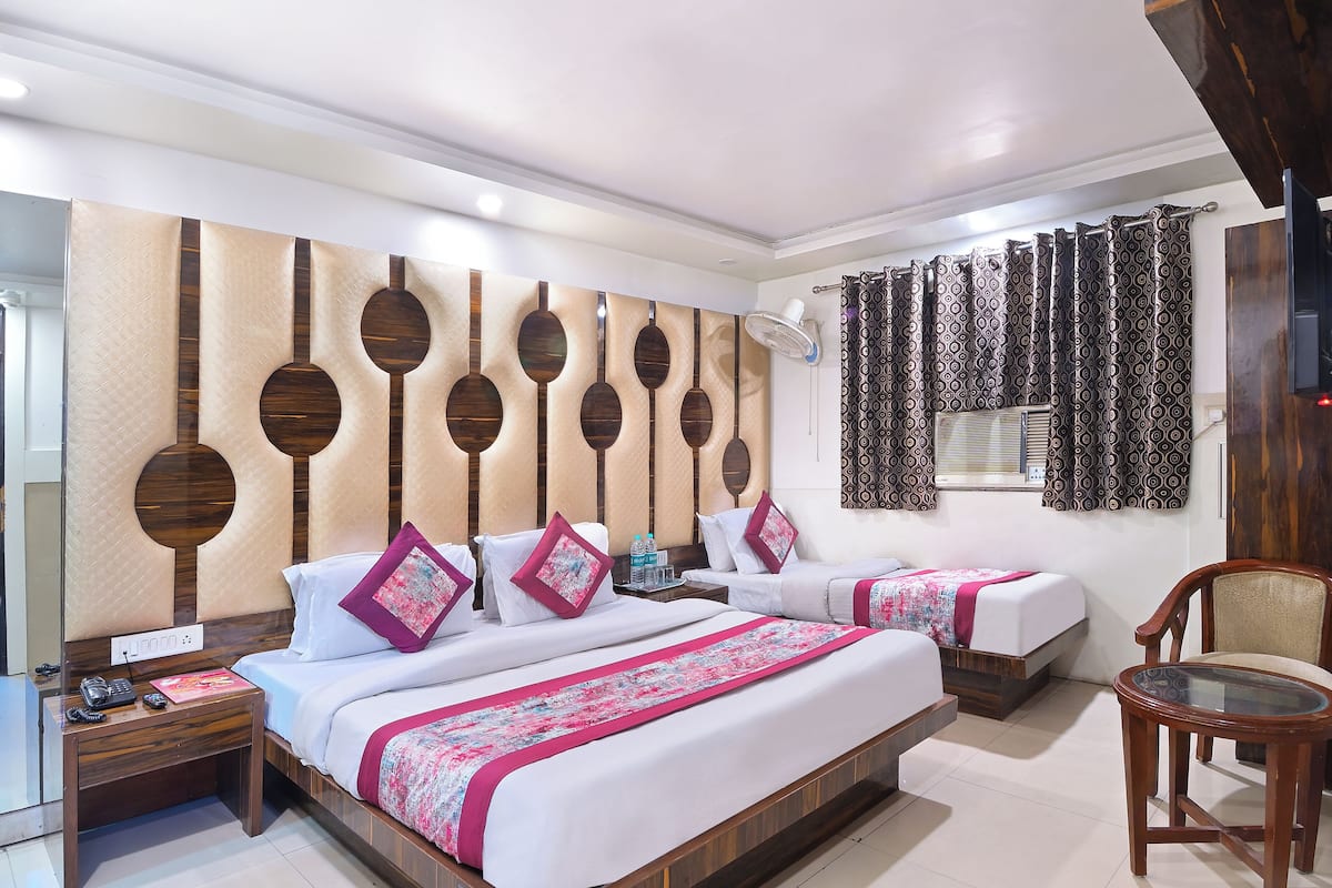 Deluxe Triple Room, 1 Bedroom | Individually furnished, desk, soundproofing, free WiFi