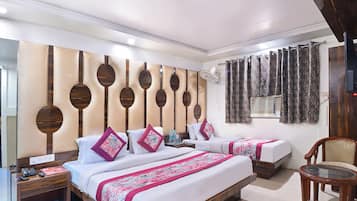 Deluxe Triple Room, 1 Bedroom | Individually furnished, desk, soundproofing, rollaway beds
