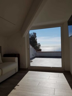 Apartamento, 3 quartos, terraço | Vista do quarto