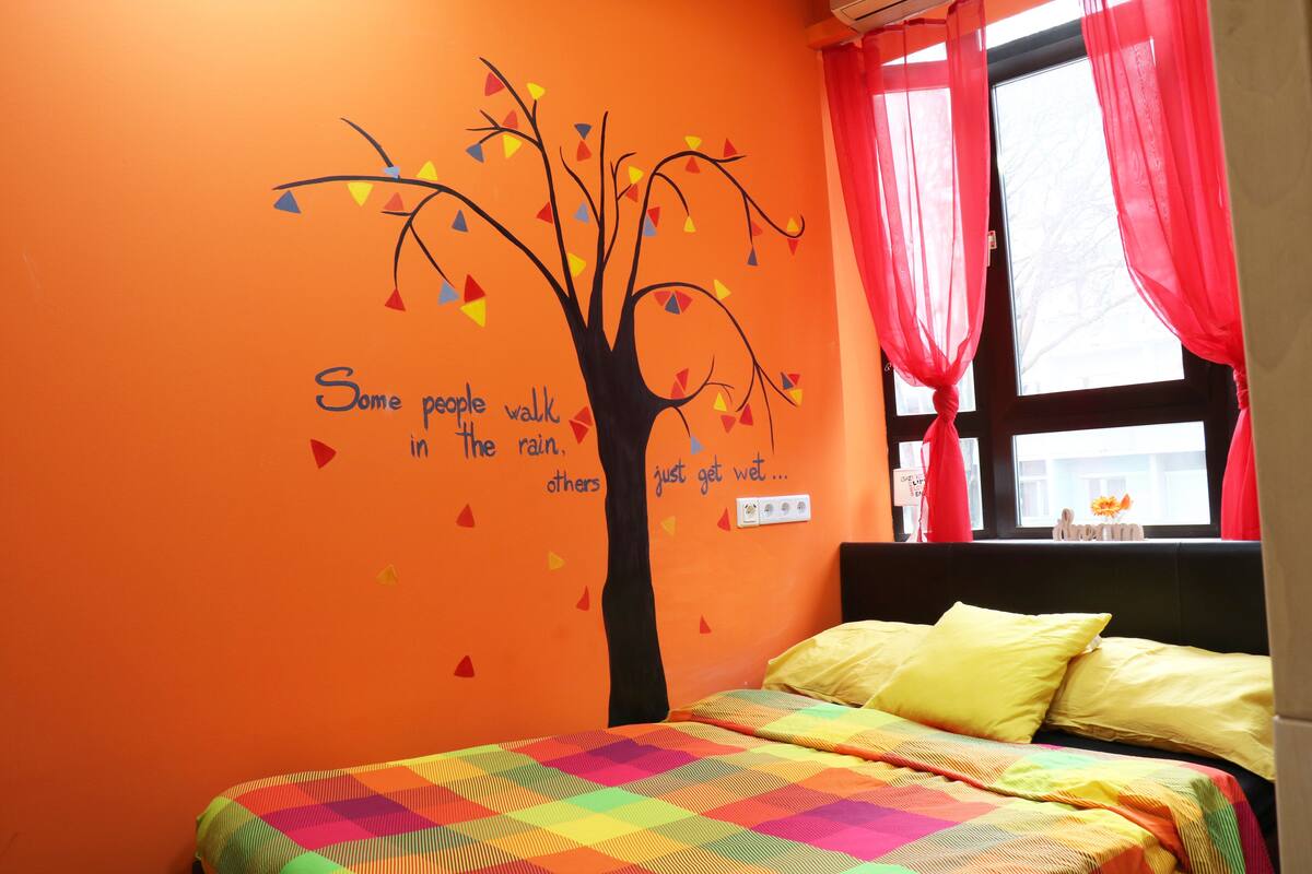 1 bedroom, individually decorated, individually furnished, desk