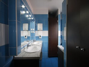 Shower, towels