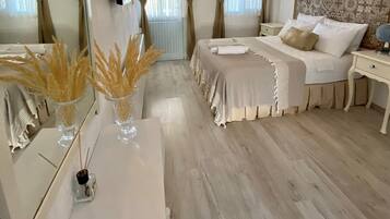 Deluxe Double Room | 1 bedroom, desk, free WiFi, bed sheets