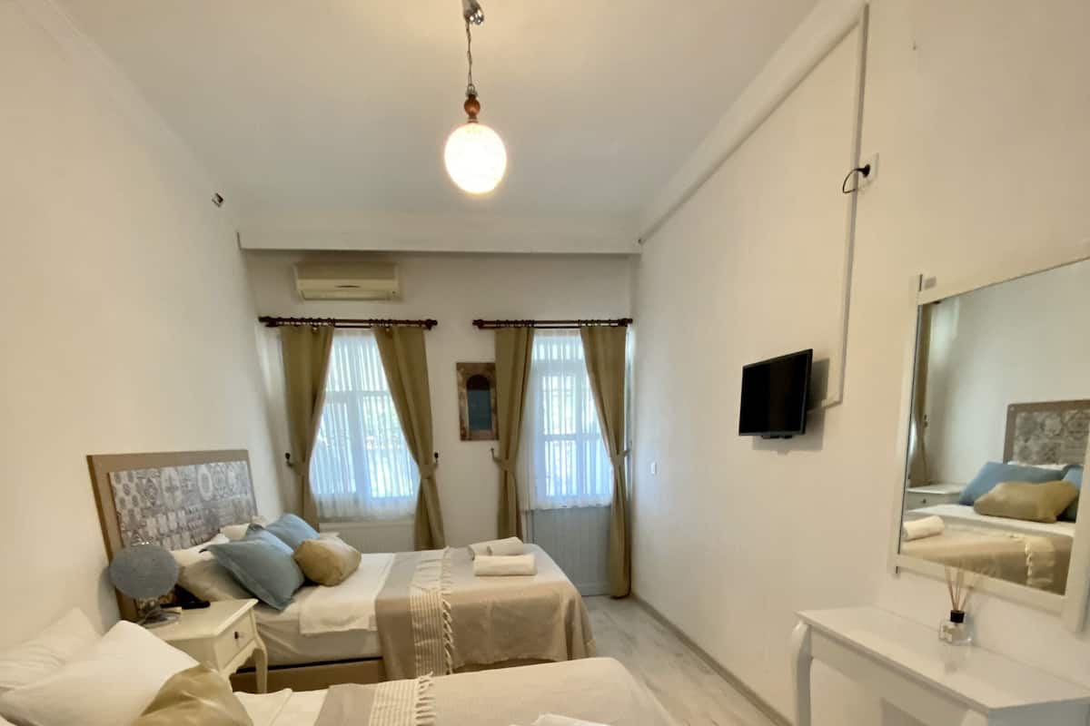 1 habitación, escritorio, wifi gratis y ropa de cama