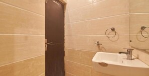 Bathroom - HOTEL BUSINESS CLUB (New Delhi)