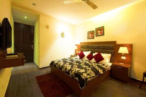 Deluxe Double or Twin Room, 1 King Bed | In-room safe, iron/ironing board, free WiFi, bed sheets - HOTEL BUSINESS CLUB (New Delhi)