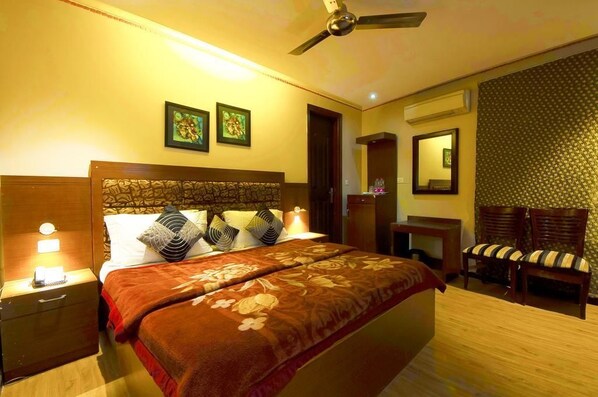 Deluxe Double or Twin Room, 1 King Bed | In-room safe, iron/ironing board, free WiFi, bed sheets - HOTEL BUSINESS CLUB (New Delhi)