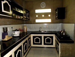 冰箱、电热水壶、电饭煲、搅拌机