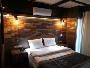 In-room safe, desk, blackout curtains, soundproofing - The Sarigerme Inn (Ortaca)