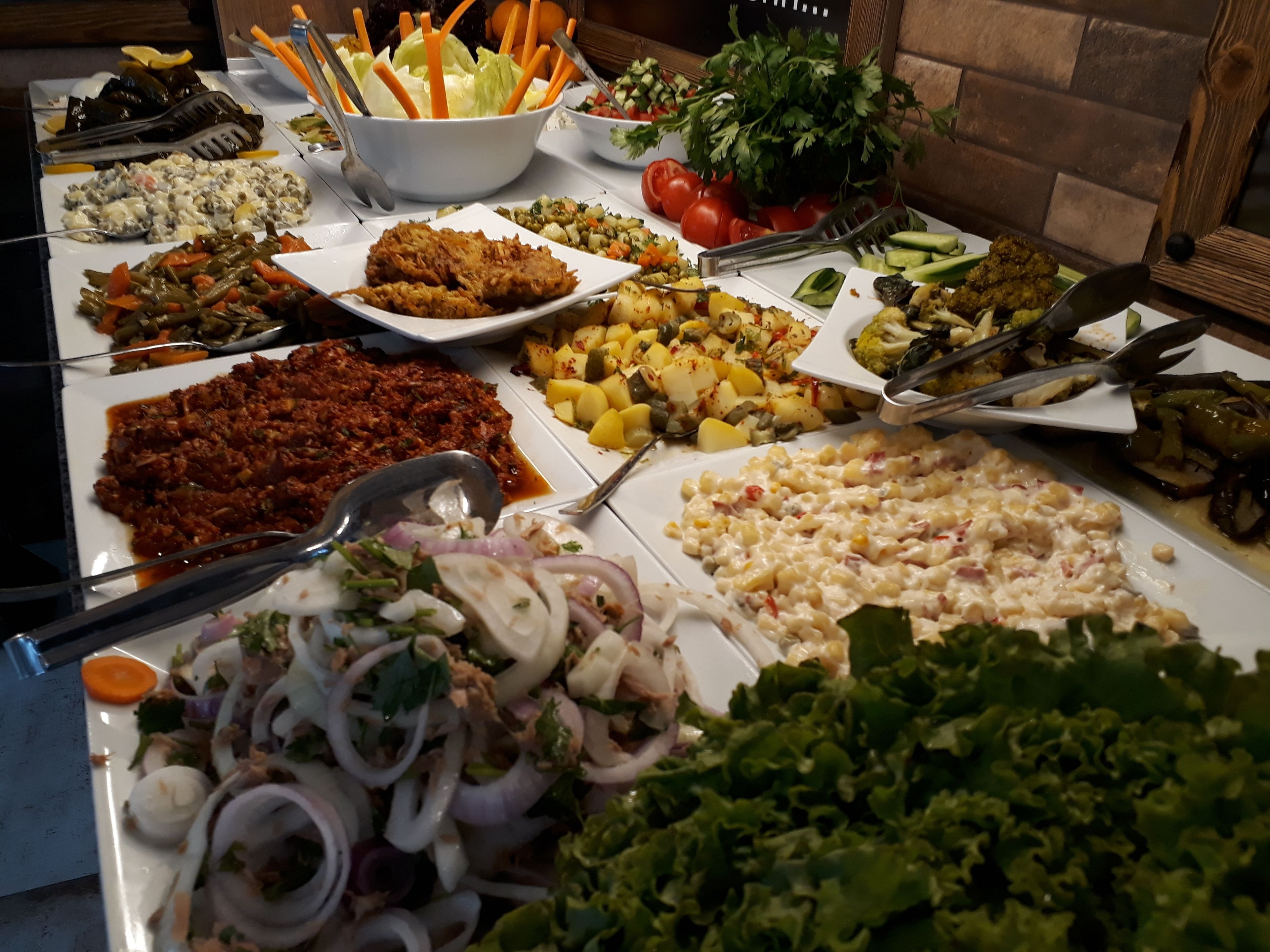 breakfast, lunch, dinner served; international cuisine