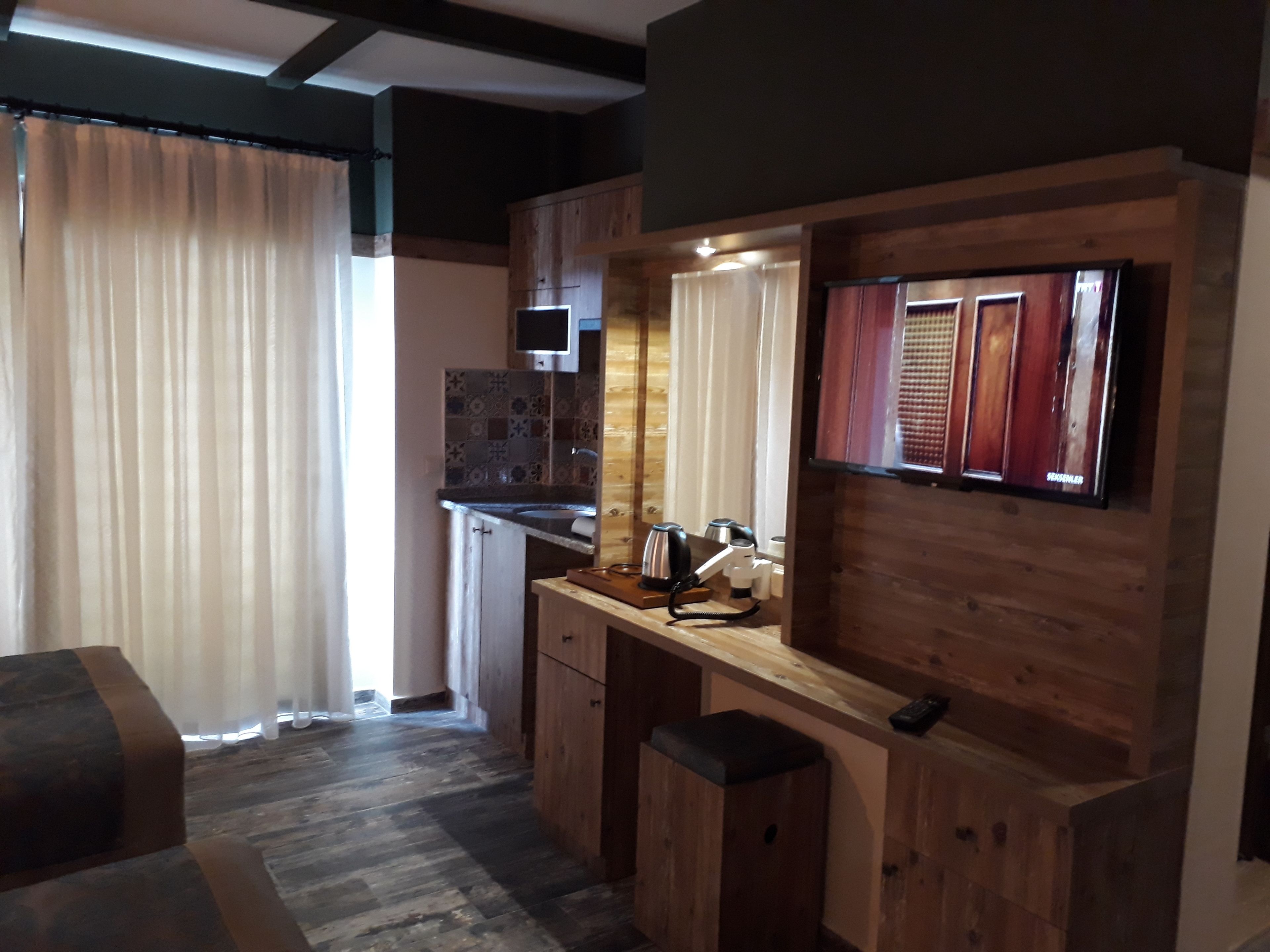 1 bedroom, in-room safe, desk, blackout curtains