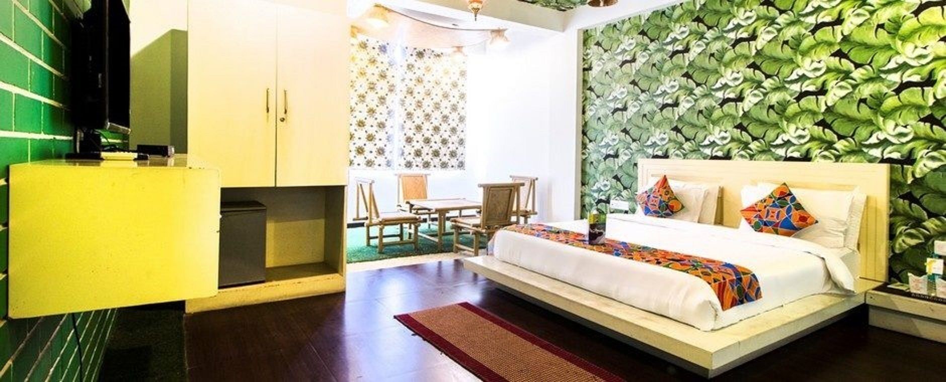 desk, soundproofing, rollaway beds, free wifi